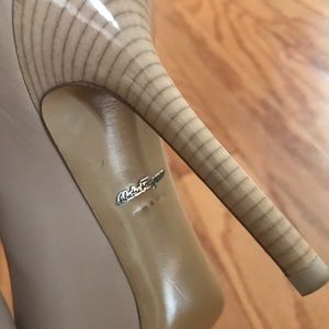 Salvatore Ferragamo tan Pump